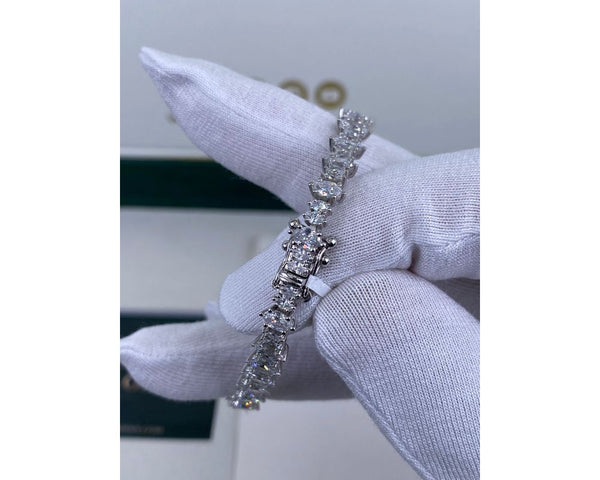 Tennis Bracelet - 6.10 Carat Diamond Tennis Bracelet, Marquise