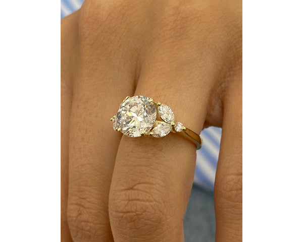 Giulia - Round Cut 3.02 Carat Diamond Engagement Ring
