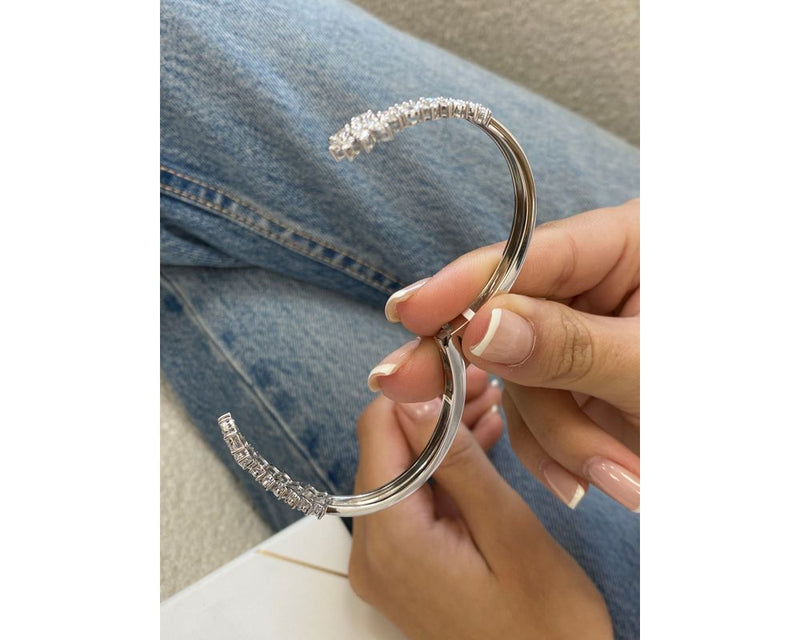 DN907 - Pear And Oval Cut 4.27 Carat Diamond Diamond Bracelet