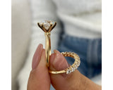 Daisy-set - Round Cut 2.70 Carat Diamond Engagement Ring