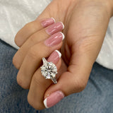 Kisa Engagement Ring 5.60 carat, 18K gold