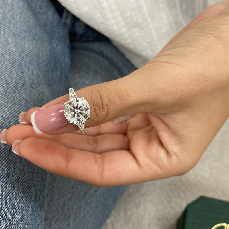 Kisa Engagement Ring 5.60 carat, 18K gold