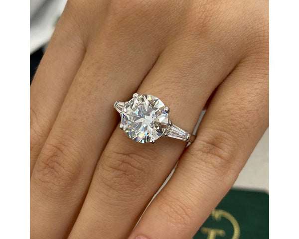 Kisa - Round Cut 5.60 Carat Diamond Engagement Ring