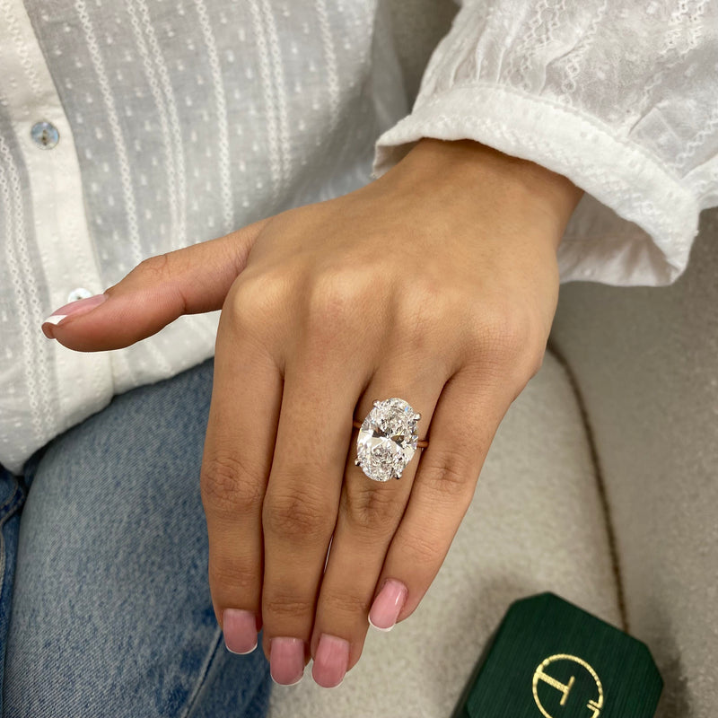 Nikas Engagement Ring 10.20 carat, 18K gold