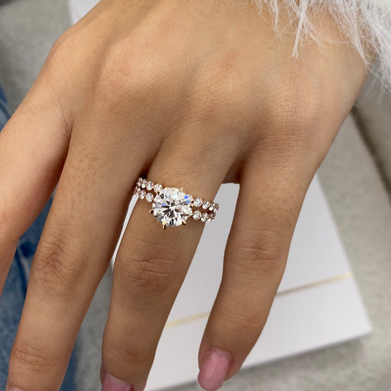 Brynlee-set - Round Cut 3.70 Carat Diamond Engagement Ring