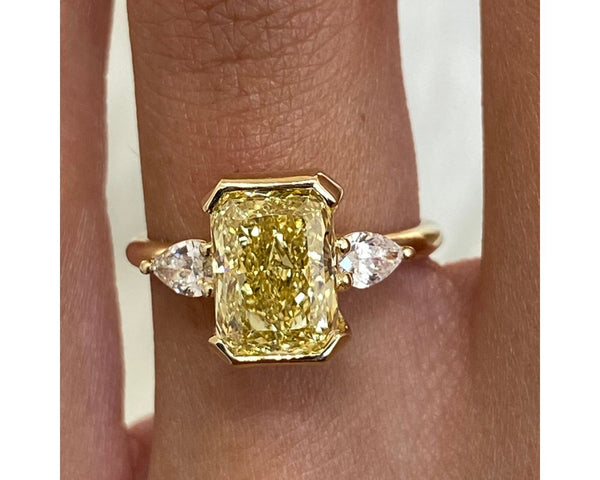 Mita 3 Stone Diamond Engagement Ring, Yellow Gold 18K