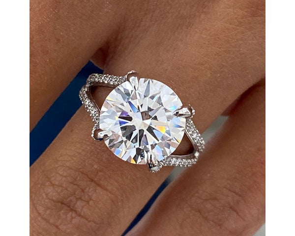 Georgette Engagement Ring 5.80 carat, 18K gold