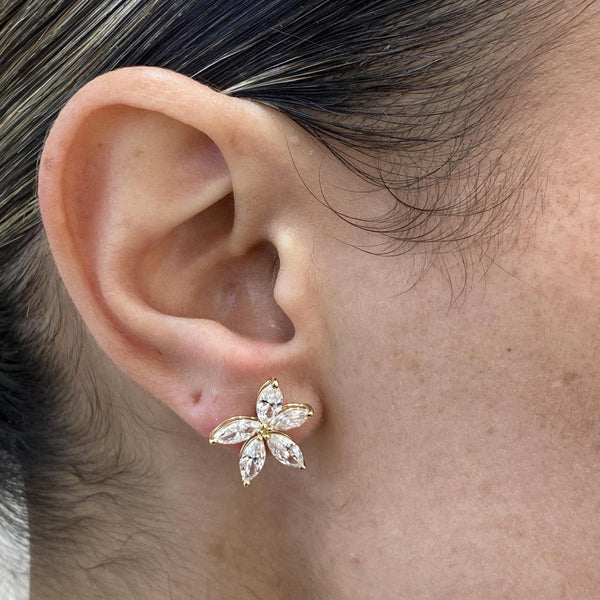 Diamond Stud Earrings 2.55 Carat Yellow Gold 14K