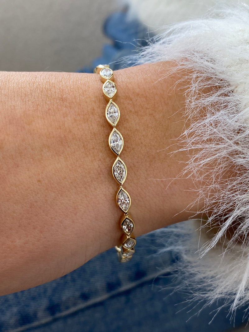Diamond Tennis Bracelet 4.25 Carat Yellow Gold 14K