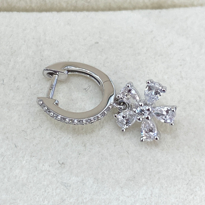 Diamond Dangle Earrings 0.65 ct White Gold
