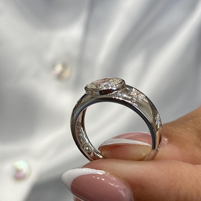 Diamond Signet Ring 1.16 Carat White Gold 14K