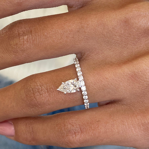 Diamond Solitaire w/ Accent 0.96 Carat White Gold 14K