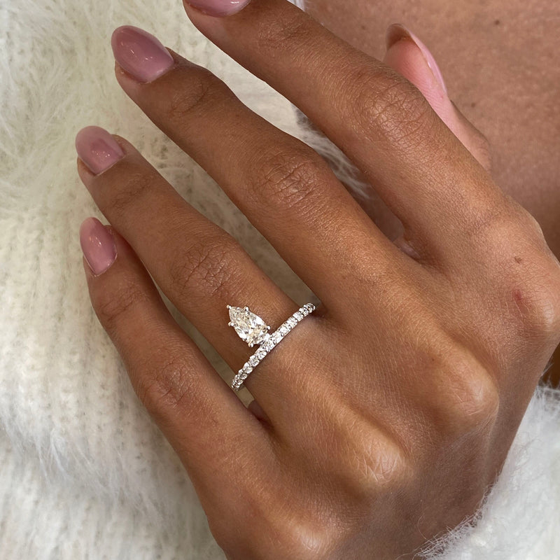 Diamond Solitaire w/ Accent 0.96 Carat White Gold 14K