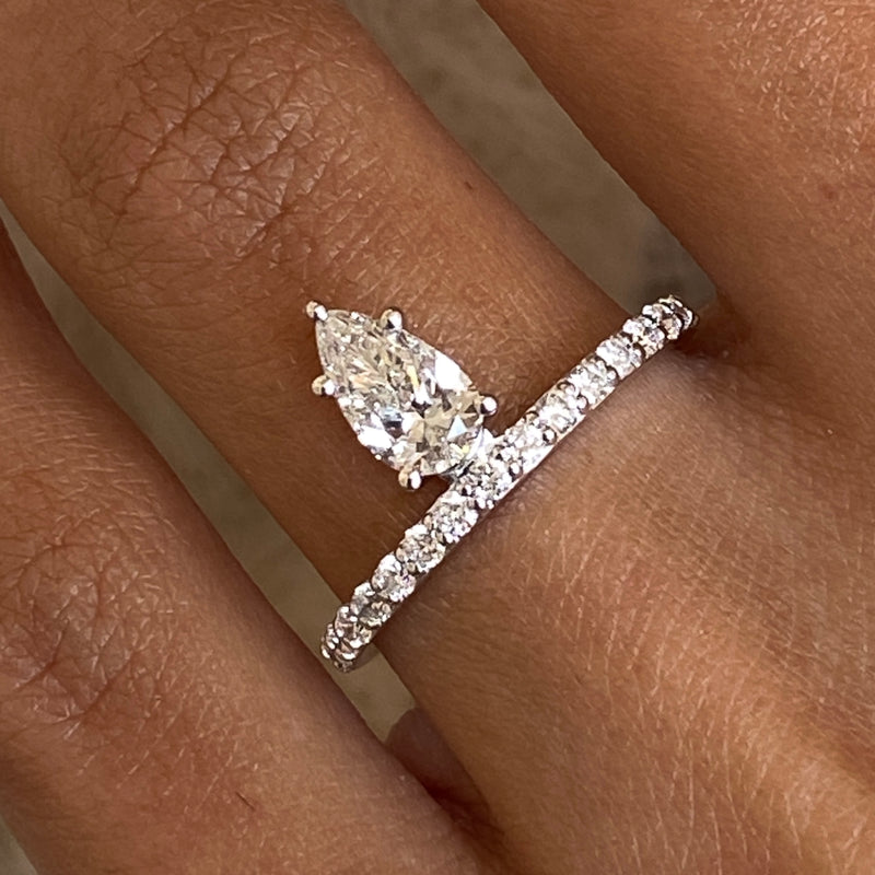 Diamond Solitaire w/ Accent 0.96 Carat White Gold 14K