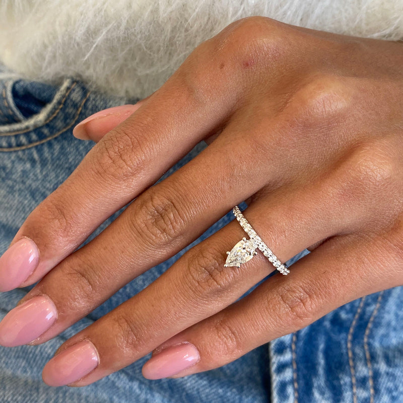 Diamond Solitaire w/ Accent 0.96 Carat White Gold 14K