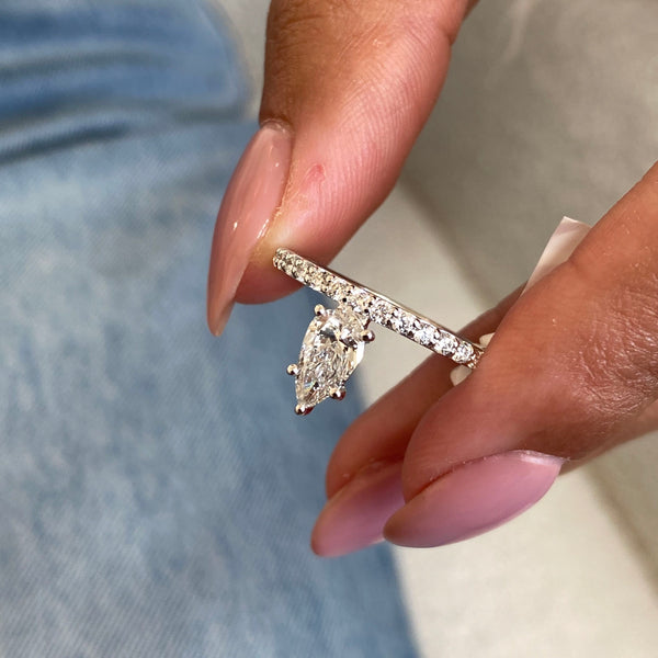 Diamond Solitaire w/ Accent 0.96 Carat White Gold 14K