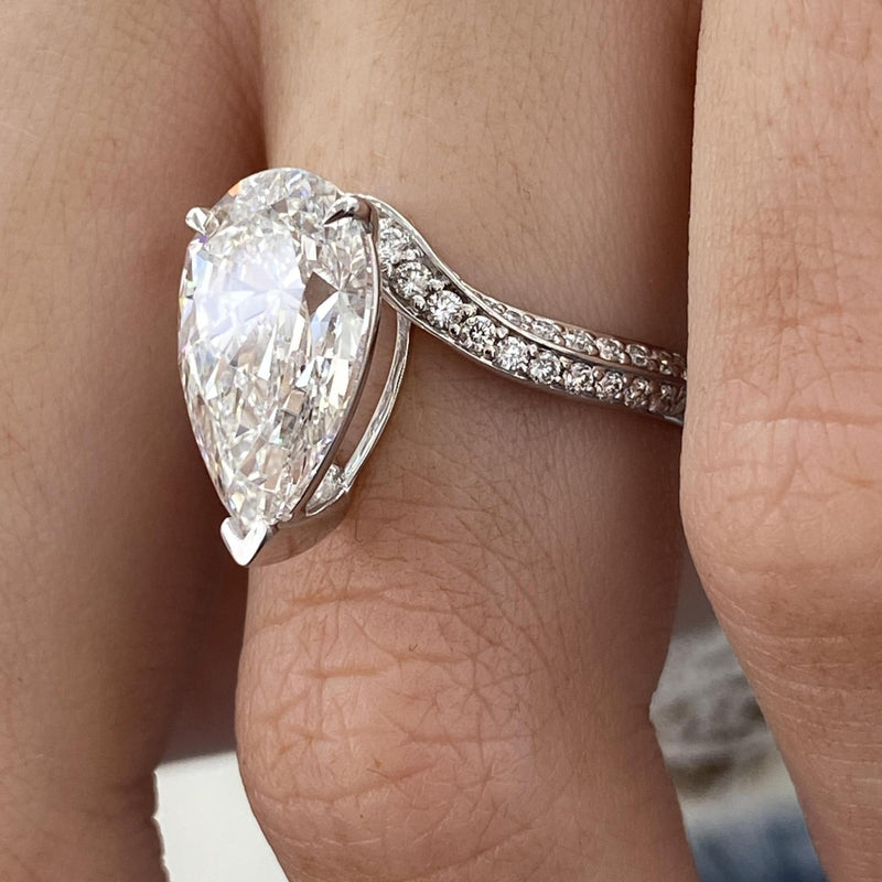 Amalina Engagement Ring 4.60 carat, 18K gold