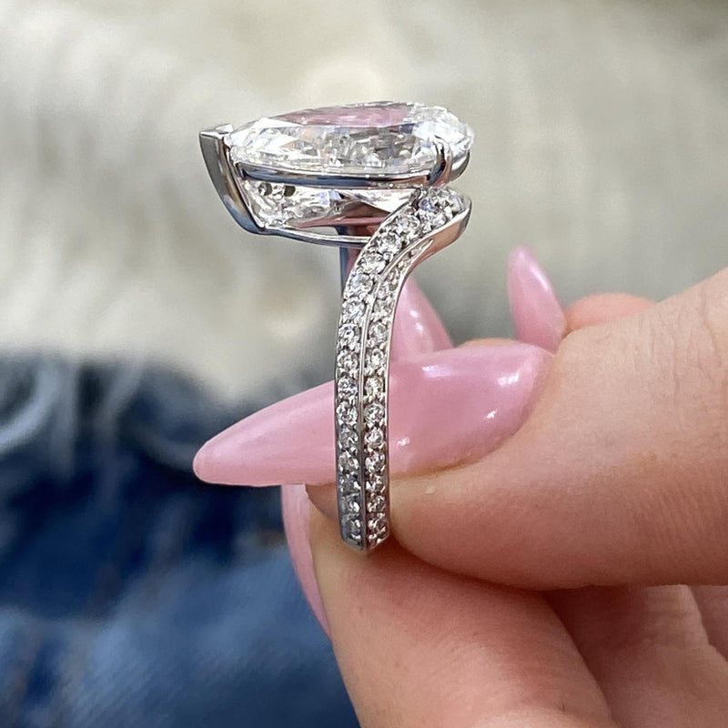 Amalina Engagement Ring 4.60 carat, 18K gold