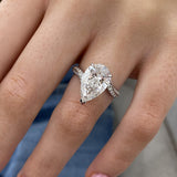 Amalina Engagement Ring 4.60 carat, 18K gold