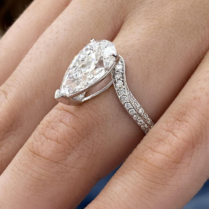 Amalina Engagement Ring 4.60 carat, 18K gold