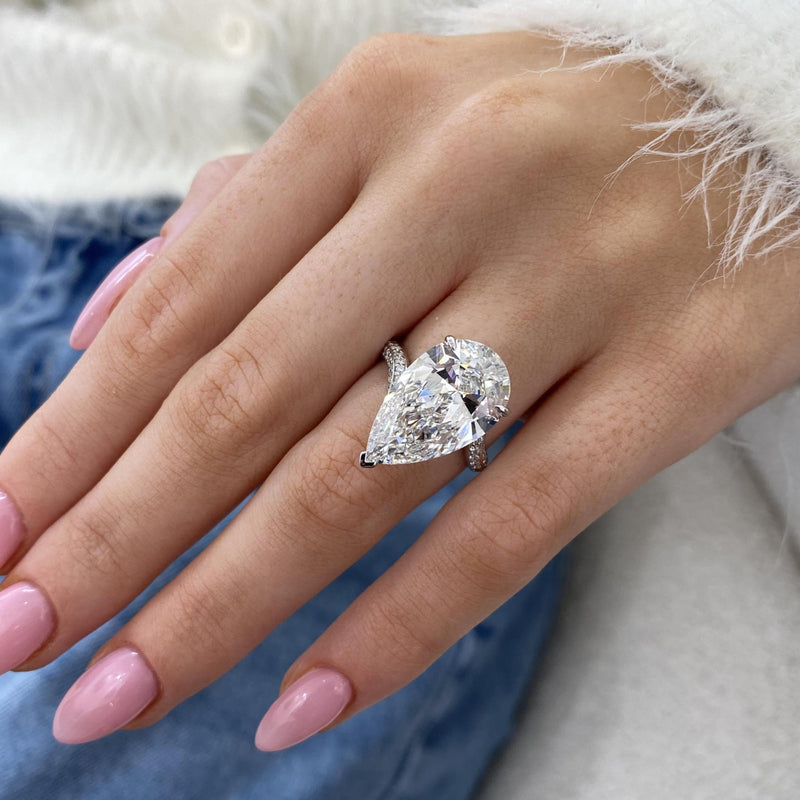 Amalina Engagement Ring 8.65 carat, 18K gold