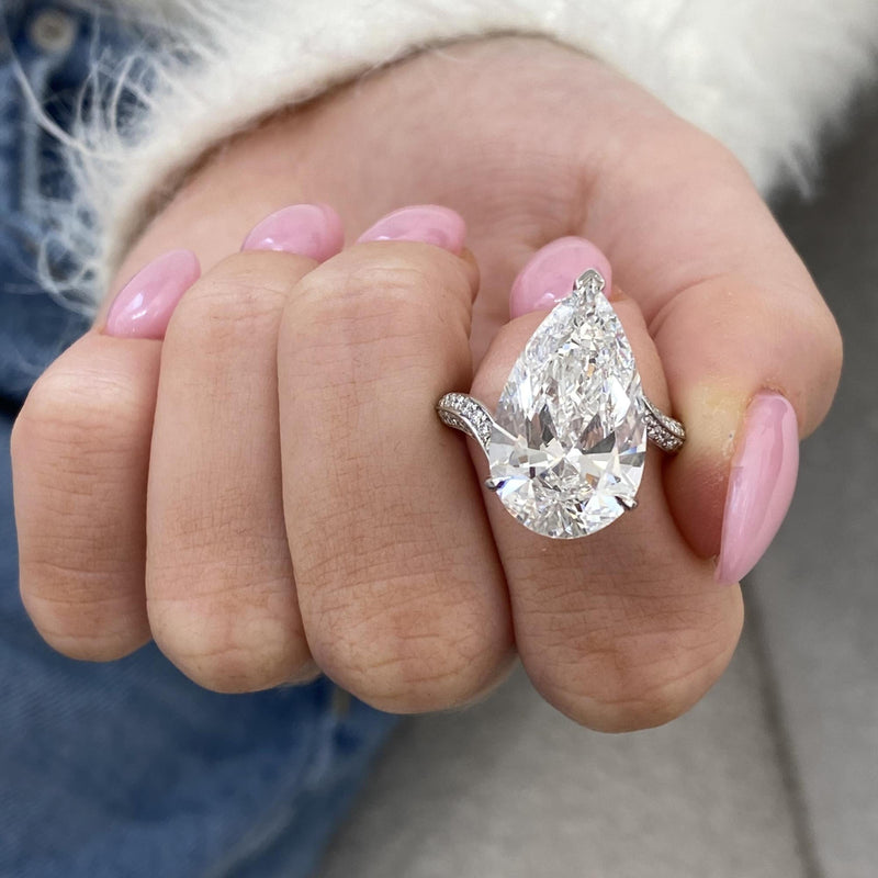 Amalina Engagement Ring 8.65 carat, 18K gold