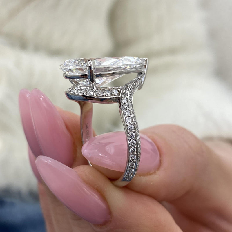Amalina Engagement Ring 8.65 carat, 18K gold