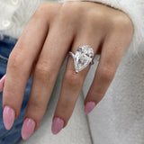 Amalina Engagement Ring 8.65 carat, 18K gold
