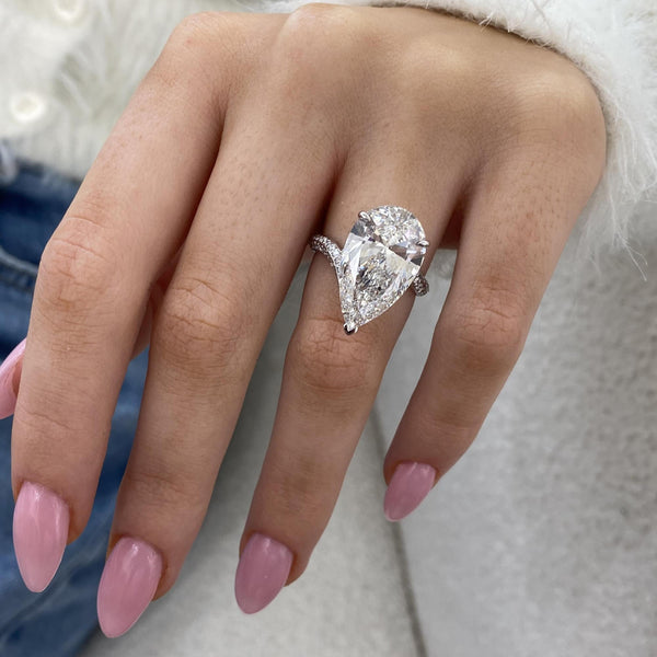 Amalina Engagement Ring 8.65 carat, 18K gold