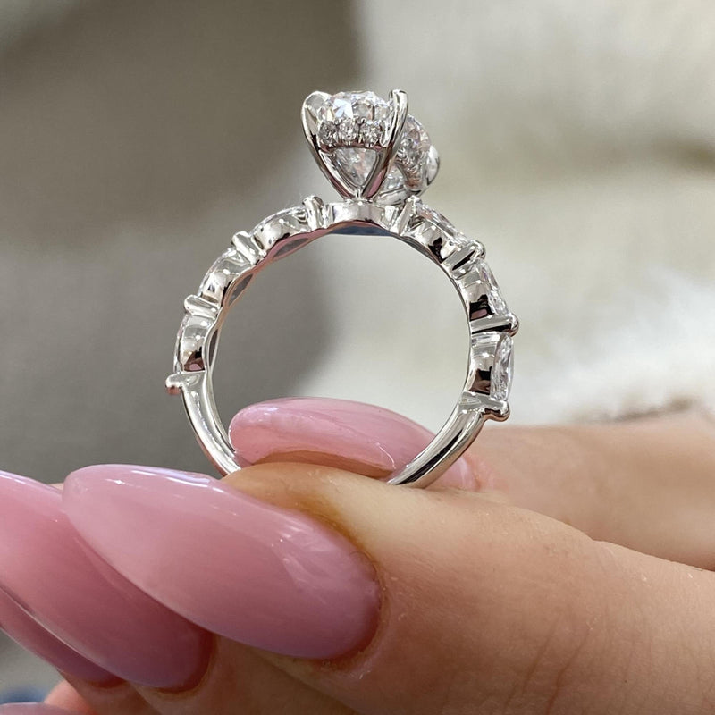 Lyric Engagement Ring 2.65 carat, 18K gold