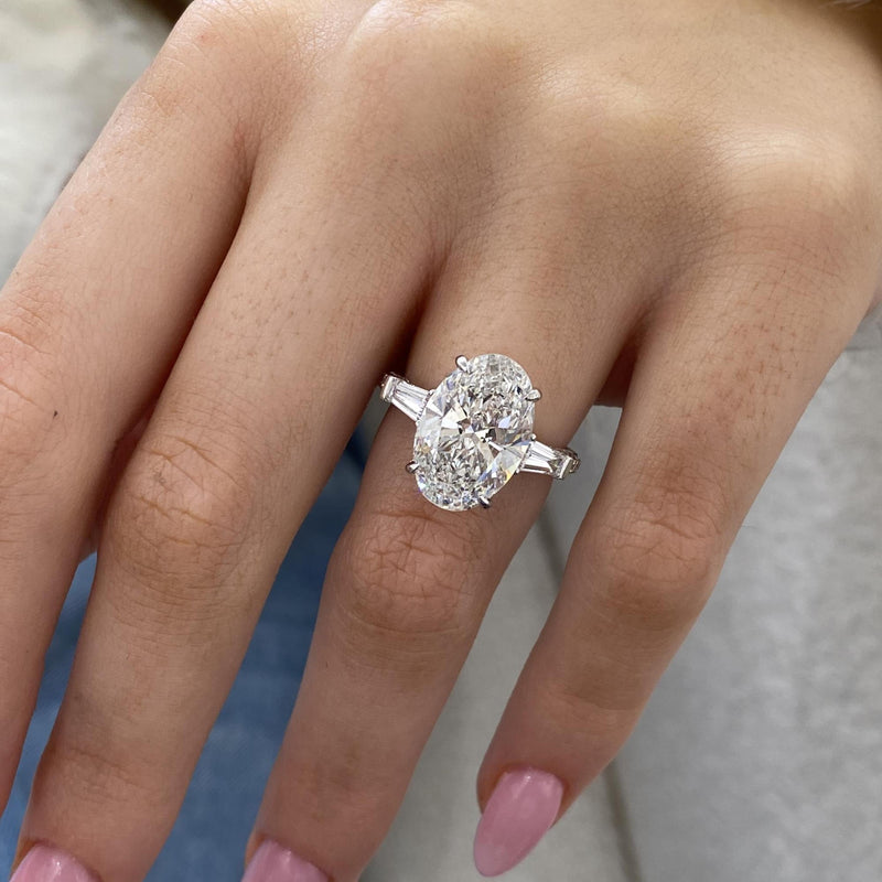 Maristella Engagement Ring 6.20 carat, 18K gold