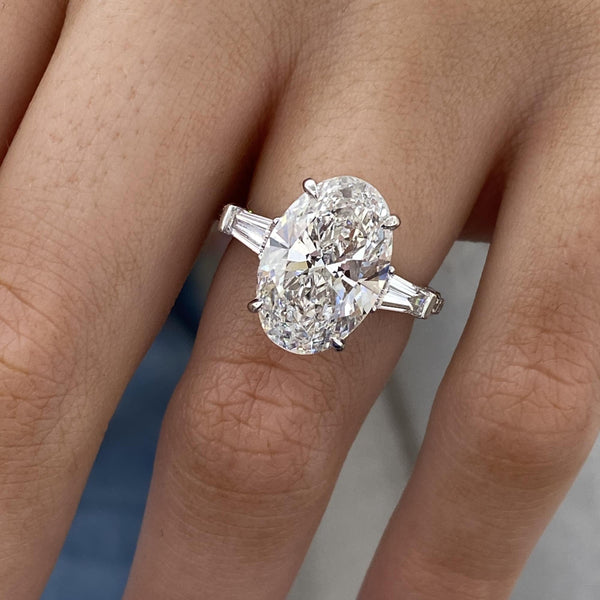Maristella Engagement Ring 6.20 carat, 18K gold