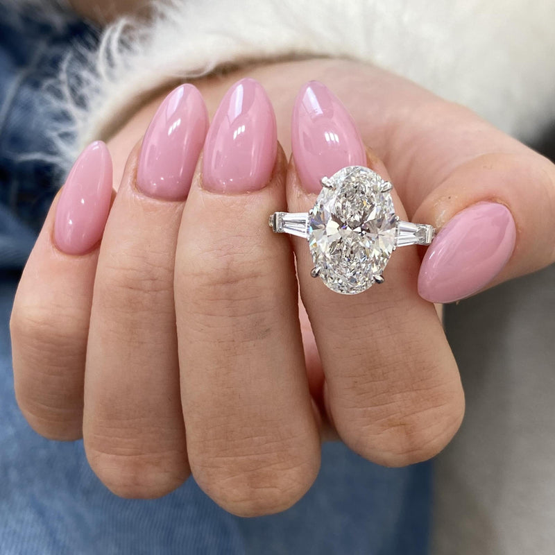 Maristella Engagement Ring 6.20 carat, 18K gold