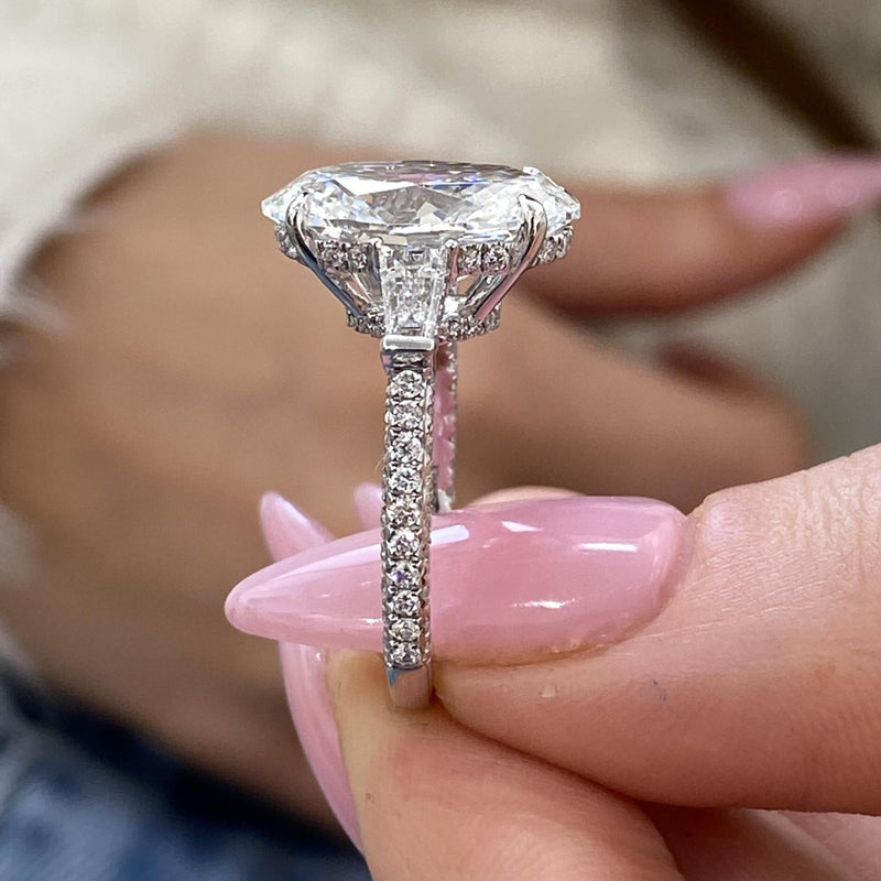 Maristella Engagement Ring 6.20 carat, 18K gold