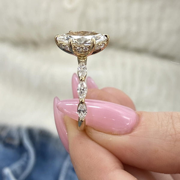 Tahlia Engagement Ring 2.70 carat, 18K gold