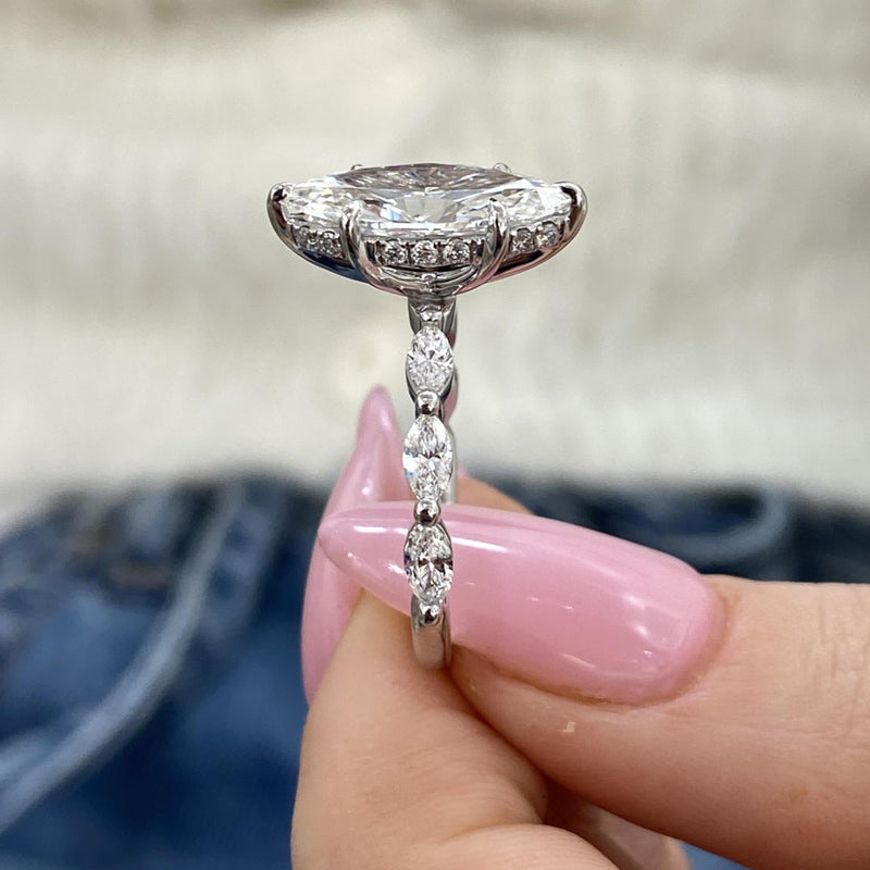 Opaline Engagement Ring 3.15 carat, 18K gold