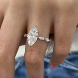 Opaline Engagement Ring 3.15 carat, 18K gold