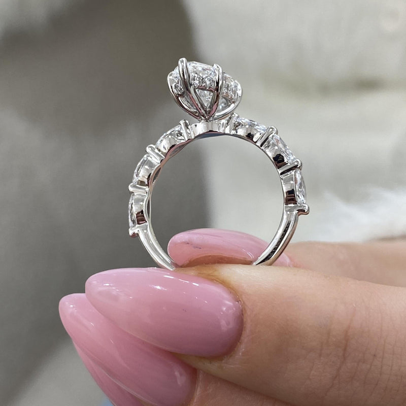 Opaline Engagement Ring 3.15 carat, 18K gold