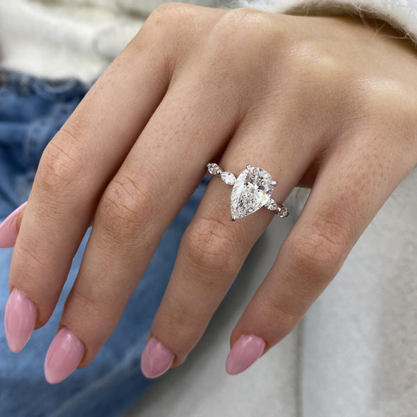 Selena Engagement Ring 3.20 carat, 18K gold