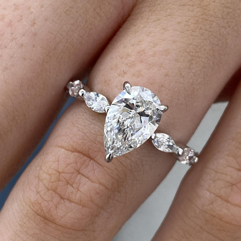 Odessa Engagement Ring 2 carat, 18K gold