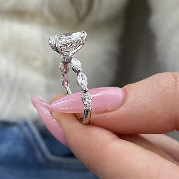 Odessa Engagement Ring 2 carat, 18K gold
