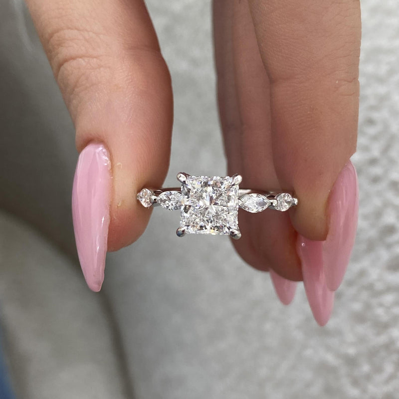 Saphira Engagement Ring 2.65 carat, 18K gold