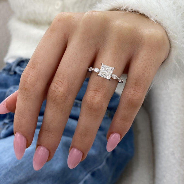 Saphira Engagement Ring 2.65 carat, 18K gold