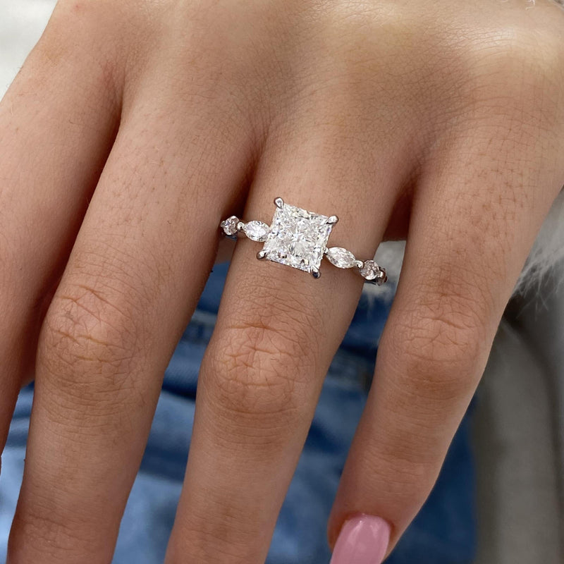 Saphira Engagement Ring 2.65 carat, 18K gold