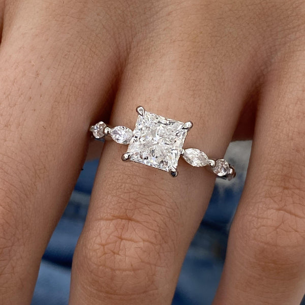 Saphira Engagement Ring 2.65 carat, 18K gold