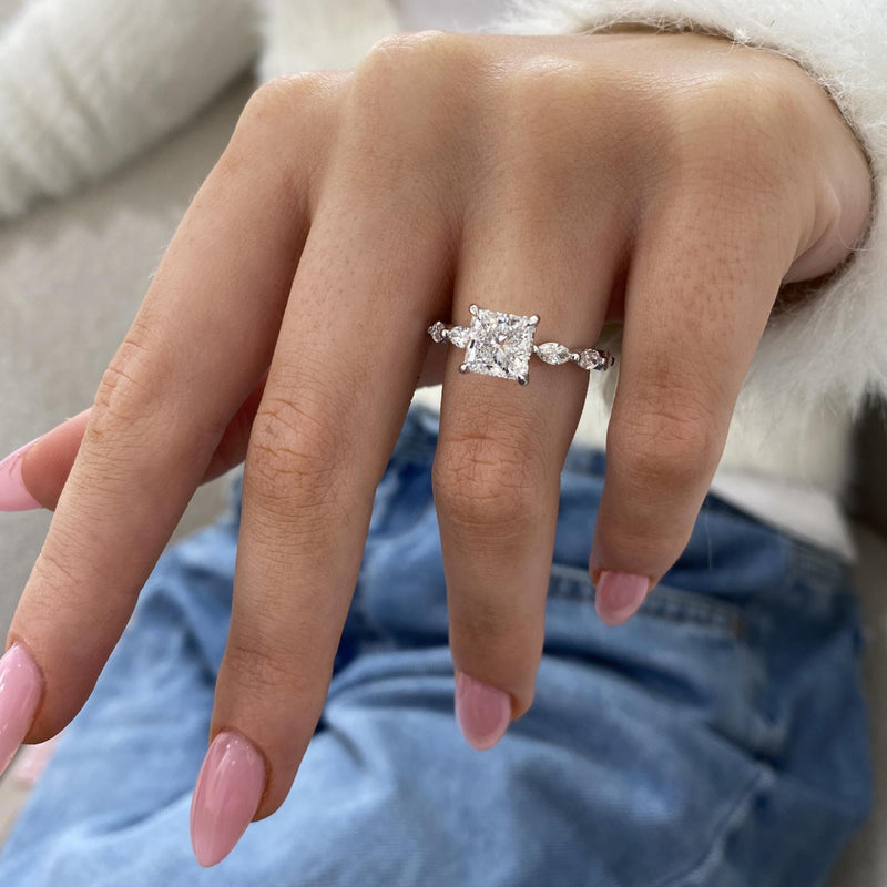 Saphira Engagement Ring 2.65 carat, 18K gold