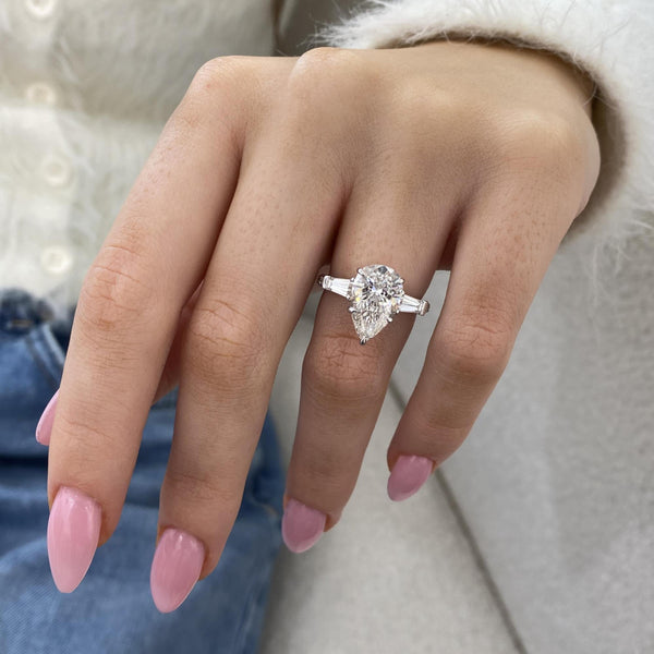 Mirabelle Engagement Ring 4.20 carat, 18K gold