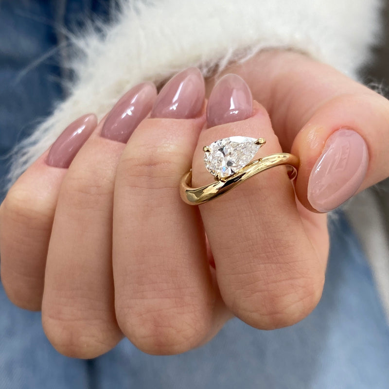 Auvé Diamond Engagement Ring Yellow Gold