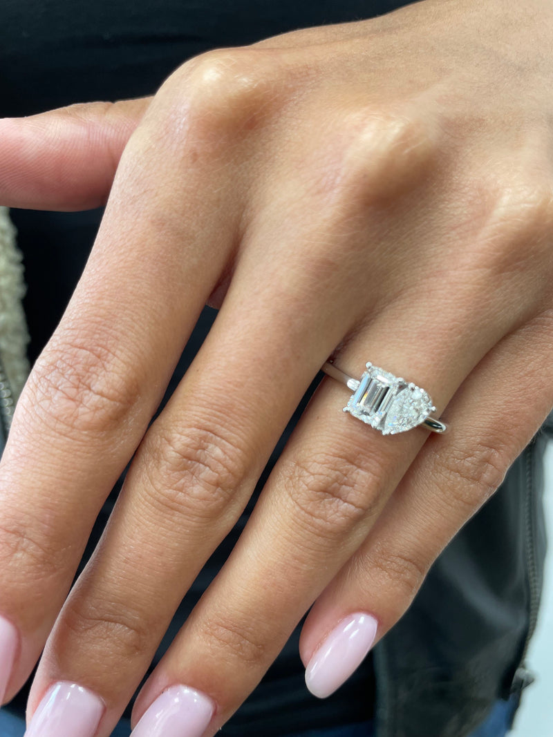 Elegantine Engagement Ring 2 carat, 18K gold