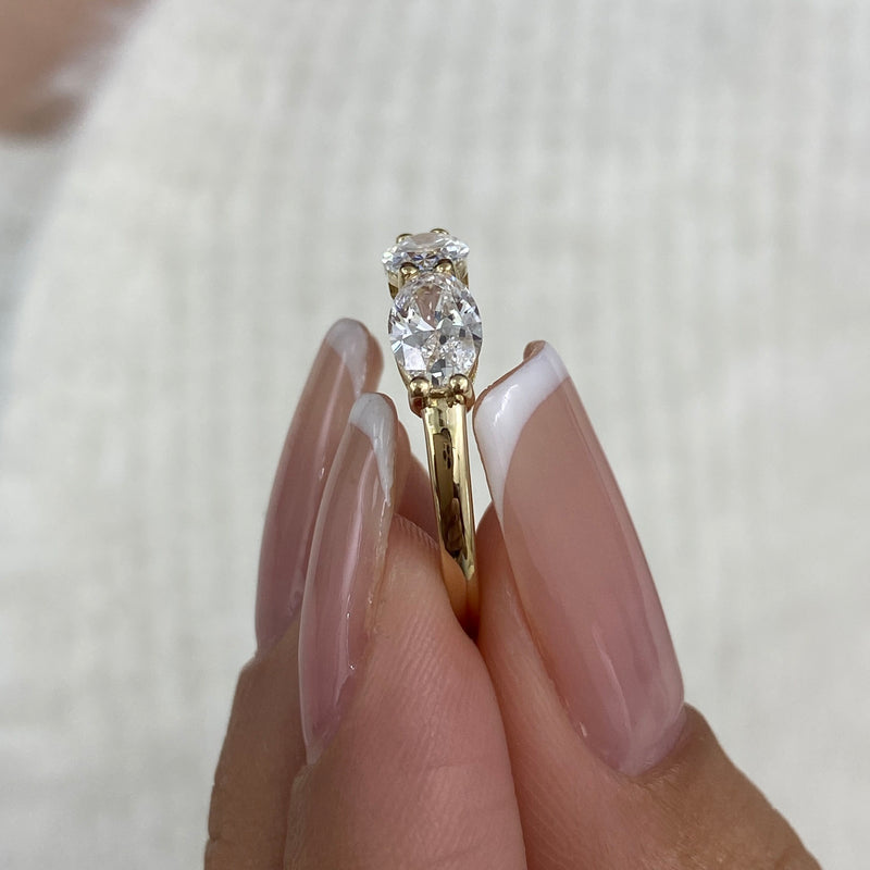 Diamond 3 Stone Ring 1.7 ct Yellow Gold